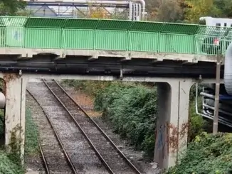 Teil-gesperrte Brücke am Scheideweg