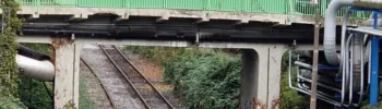 Teil-gesperrte Brücke am Scheideweg