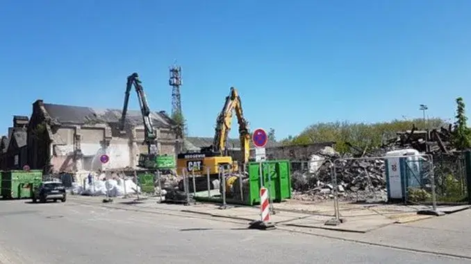 Möllerschächte - NGZ Alte Gebäude an der Möllerschächte werden abgerissen