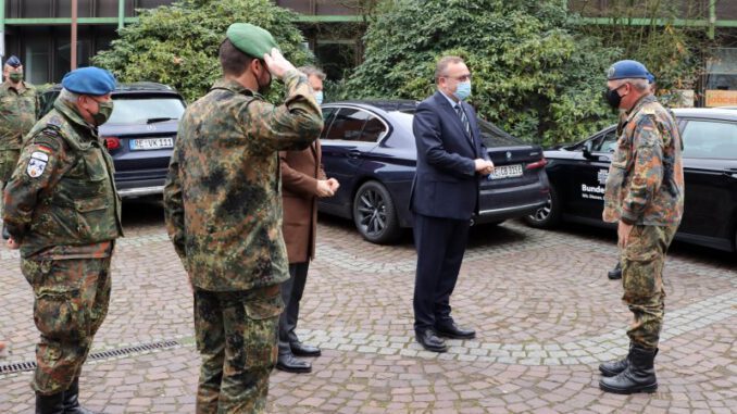 Generalarzt der Bundeswehr besucht den Kreis RE