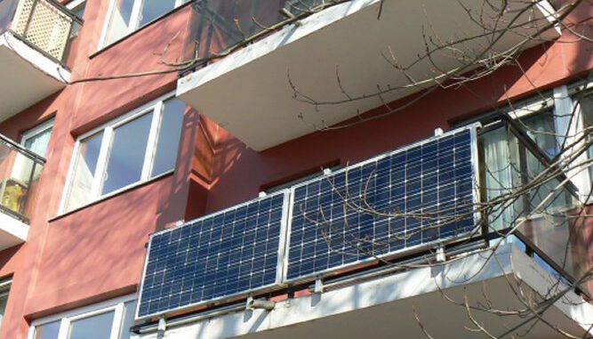 Stadt und RVR fördern Solargeräte. Stecker-Solarmodul