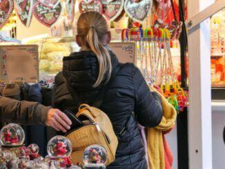 Polizei kontrolliert 2G-Regelung auf Weihnachtsmärkten