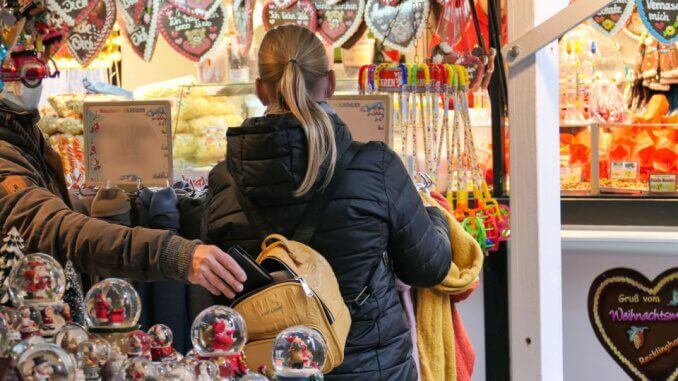 Polizei kontrolliert 2G-Regelung auf Weihnachtsmärkten