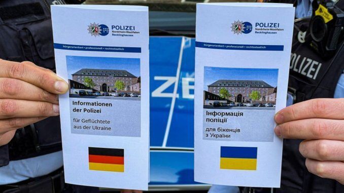 Polizei verteilt in Gladbeck Infos für Geflüchtete