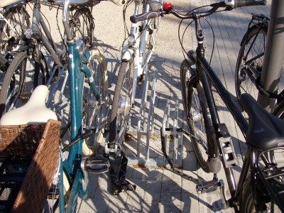 Fahrradständer am Heisenberg