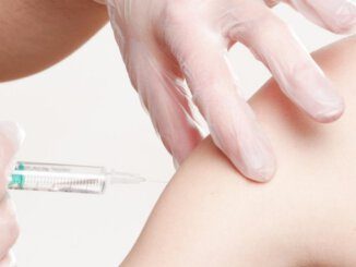 Hausärzte informieren Senioren übers Impfen