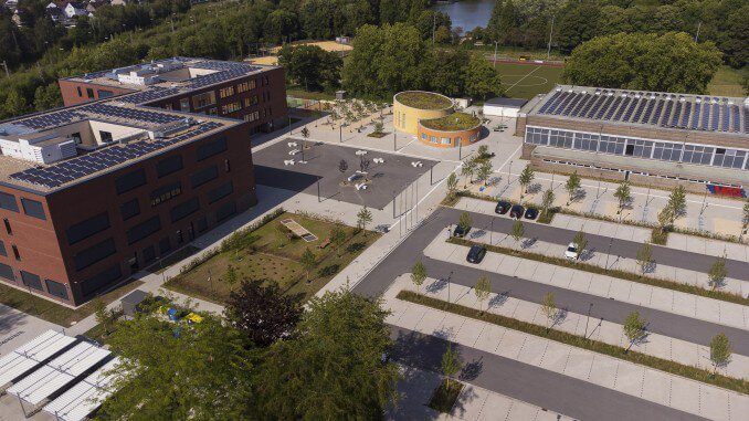 Neues Heisenberg-Gymnasium mit Außenanlagen
