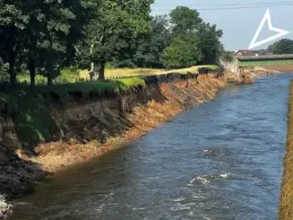 Güterbahnbrücke in Folge der Regenereignisse abgesackt