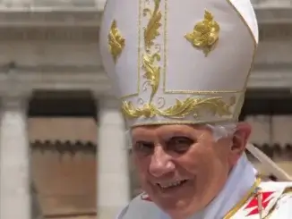 Papst Benedikt XVI geht es posthum an den Kragen