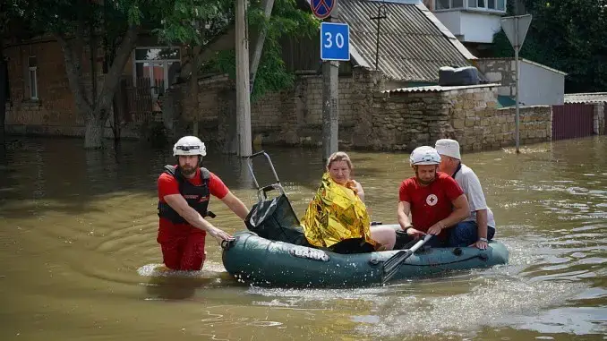 Ukraine: DRK Gladbeck liefert Boote für Überschwemmungsopfer
