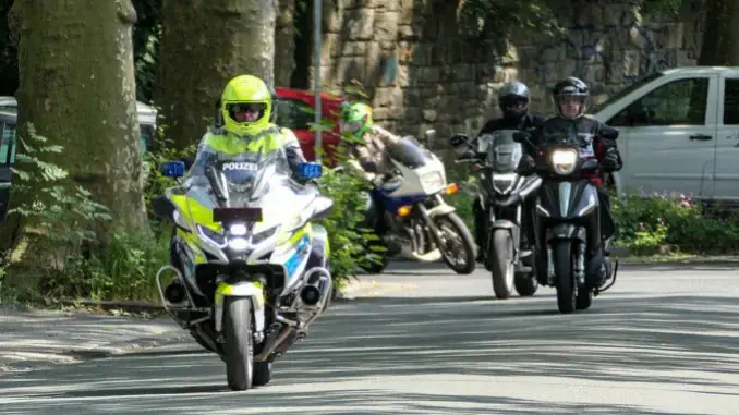 PoliTour: Motorradfahren mit der Polizei im Kreis RE
