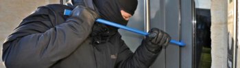 Überfall in der Wohnung - Seniorin ausgeraubt