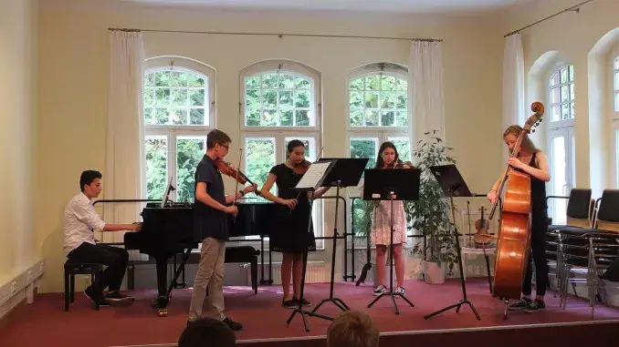 Kammermusiktag: MusikschulschülerInnen geben Minikonzerte
