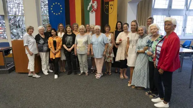 Appeltatenmajestäten treffen sich im Rathaus von Gladbeck