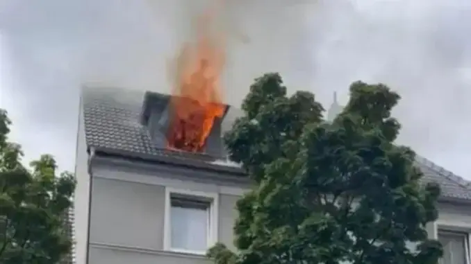 Feuer im Dachgeschoss eines Hauses in Gladbeck-Butendorf