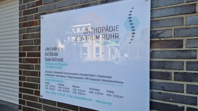 Praxisschild der Orthopäden an der Humboldtstraße