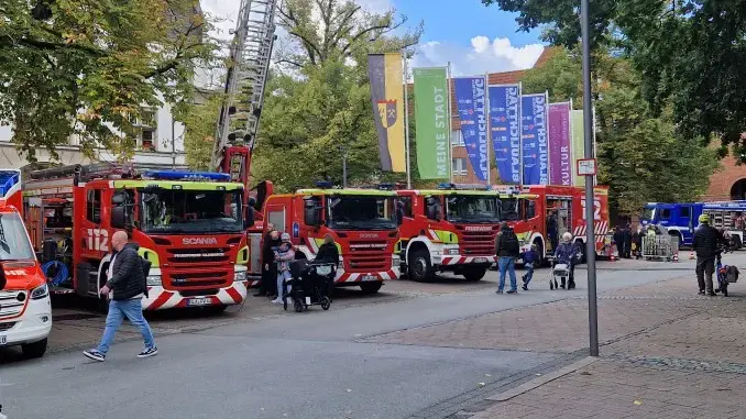 Blaulichttag begeisterte Groß und Klein in Gladbeck