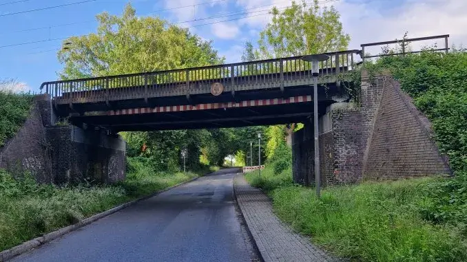Bahnbrücke über die Bohmertstraße Die Brückensituation in Gladbeck