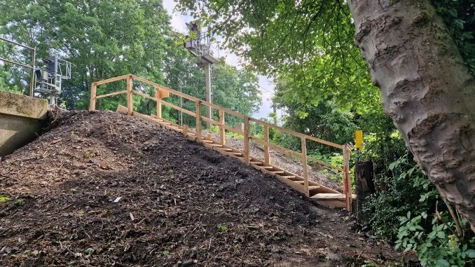 Bahndammtreppe an der Talstraße Die geheimnisvolle Treppe an der Talstraße