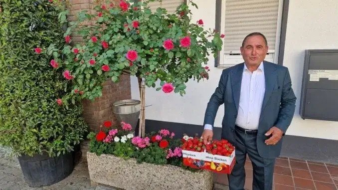 Muhsin Basar neben Rosenstrauch