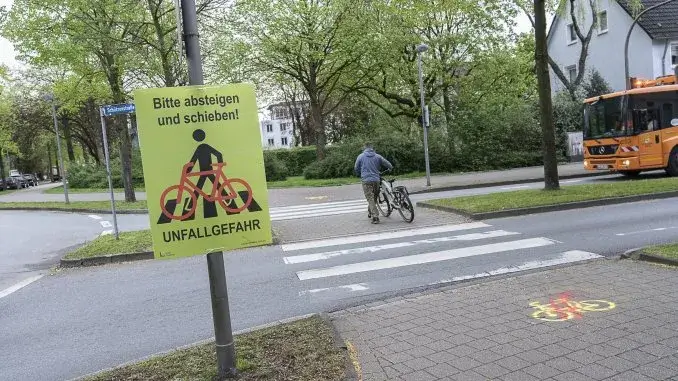 Radfahrer müssen schieben „Radfahrer bitte absteigen!“ - Stadt Gladbeck Radlererziehung