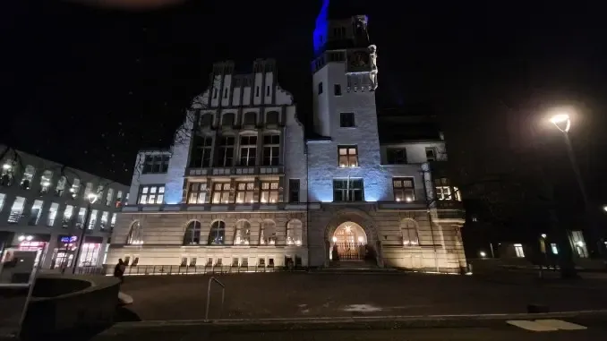 Rathaus bei Nacht (2) Grundsteuereinnahmen nach Reform nicht höher