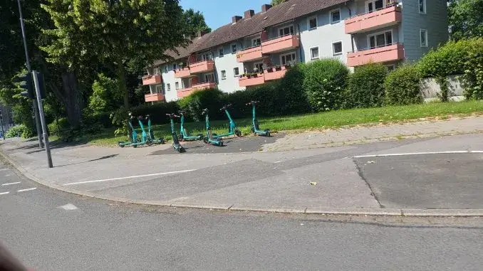 E-Scooter-Armada an der K-A-A Abstimmung: 82 % wollen keine E-Scooter