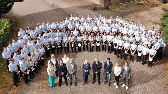 Polizeifrischlinge - Polizei RE 107 neue PolizistInnen in Recklinghausen