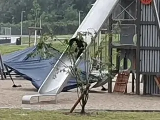 Mottbruchpark - Sturm zerstörte Sonnensegel