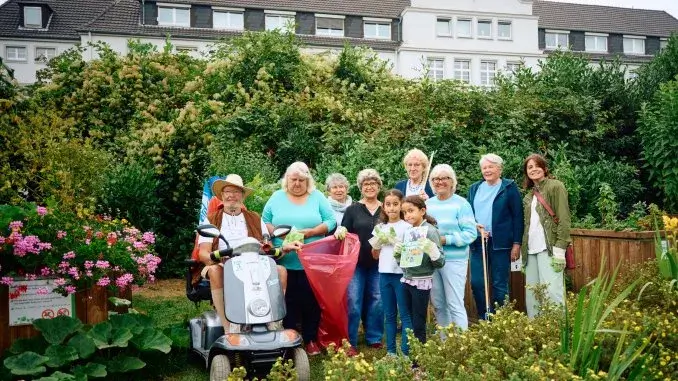 Müllpaten Jovyplatz Hochbeetgarten-Initiative unterstützt Müllpatenschaft