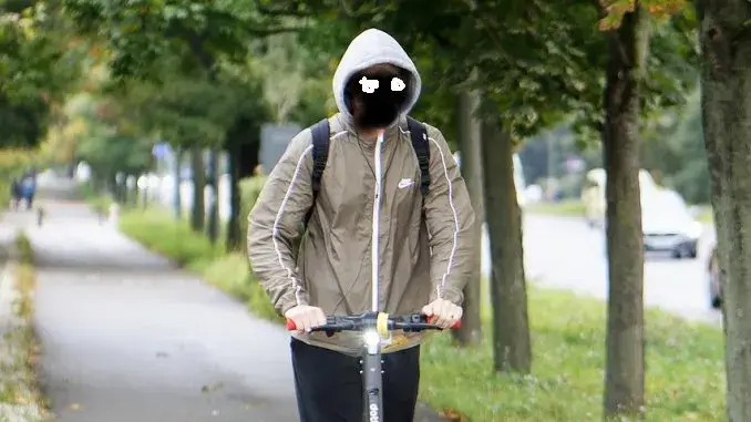 Räuber mit E-Scooter Räuber fuhrzum Überfall in Gladbeck mit E-Scooter vor