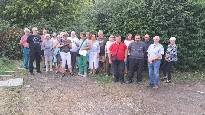 Braucker BürgerInnen beim Orttermin zur Waldrettung - BIG_ergebnis Wald gerettet: Verwirrung um Infos aus dem Rathaus