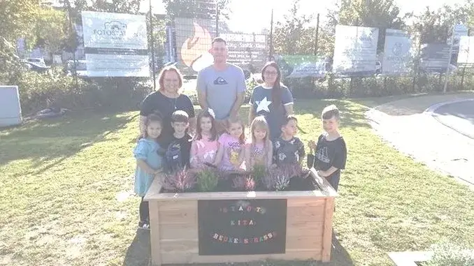 Hochbeet Mottbruch_ergebnis Pflanzaktion - Kita-Kinder bepflanzten Hochbeete