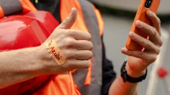 Dr. Azubi - IGBAU_ergebnis „24/7-Sprechstunde“ des DGB für Azubis