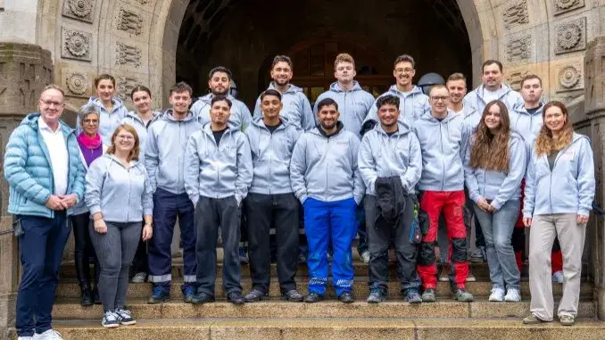 Social Day - Azubis vor dem Rathaus 3. Social Day Stadt Gladbeck und IHK NW