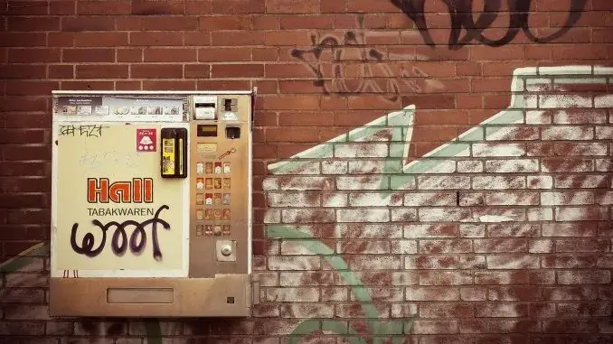 Zigarettenautomat auf Ziegelwand Sprengung: Zweiter Zigarettenautomat gesprengt