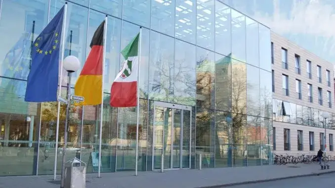 Zeugnistelefon: Unterstützung für Eltern und Schüler bietet die Bezirksregierung