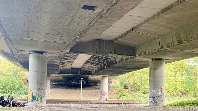 Betonexperte informiert über die Europabrücke