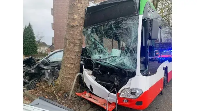 Schwerer Unfall mit Linienbus in Gladbeck