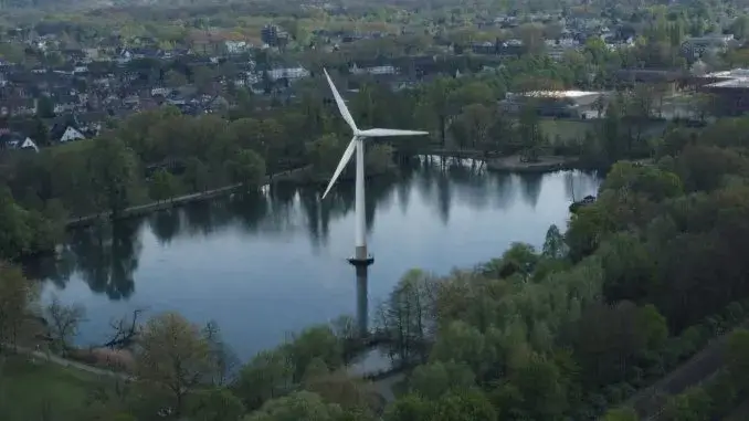 Energieversorgung: Erstes Windrad in einem Teich