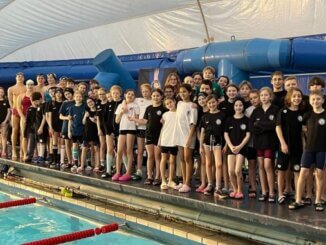 Medaillensegen im Schwimm-Mehrkampf in der Traglufthalle in Gladbeck