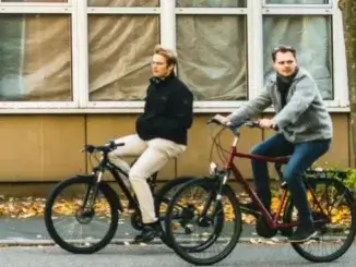 Radfahrer trug keinen Helm und erleidet schwere Verletzungen