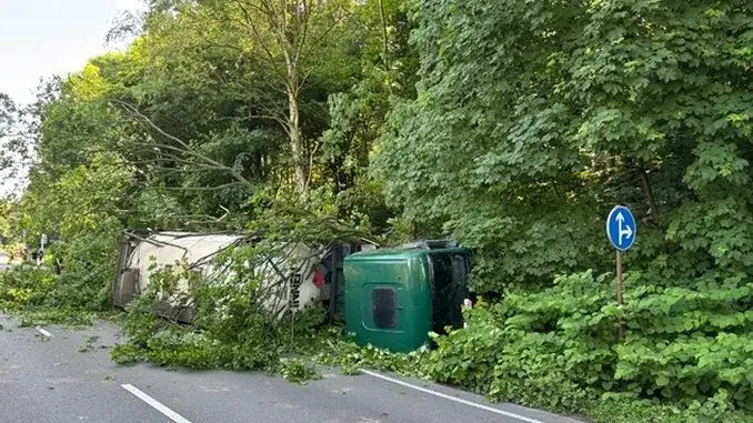 Unfall B224 - Gladbeck LKW-Unfall auf der B 224 in Gladbeck