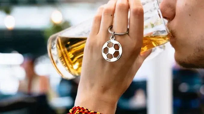 Bier und Ball zur WM Fußball-WM: Faire Dienstpläne für den Gastrobereich